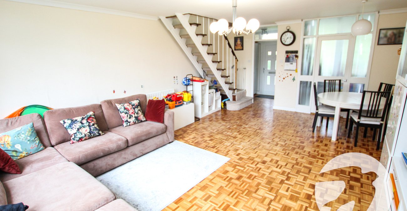 3 bedroom property for sale in London | Robinson Jackson