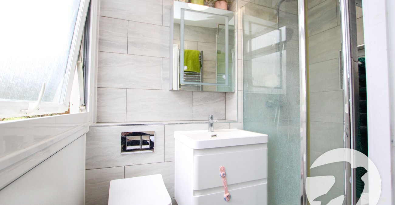 3 bedroom property for sale in London | Robinson Jackson