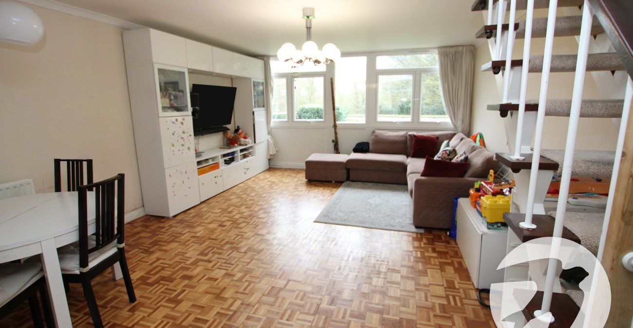 3 bedroom property for sale in London | Robinson Jackson