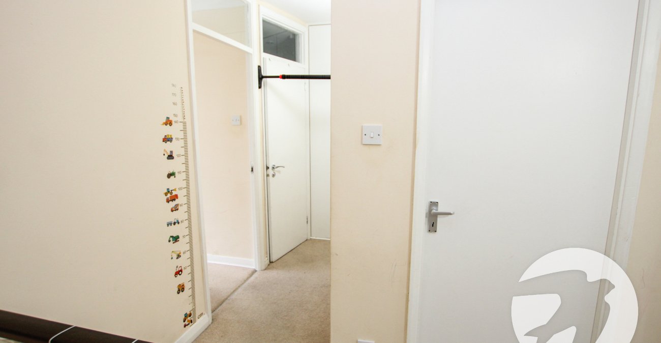 3 bedroom property for sale in London | Robinson Jackson