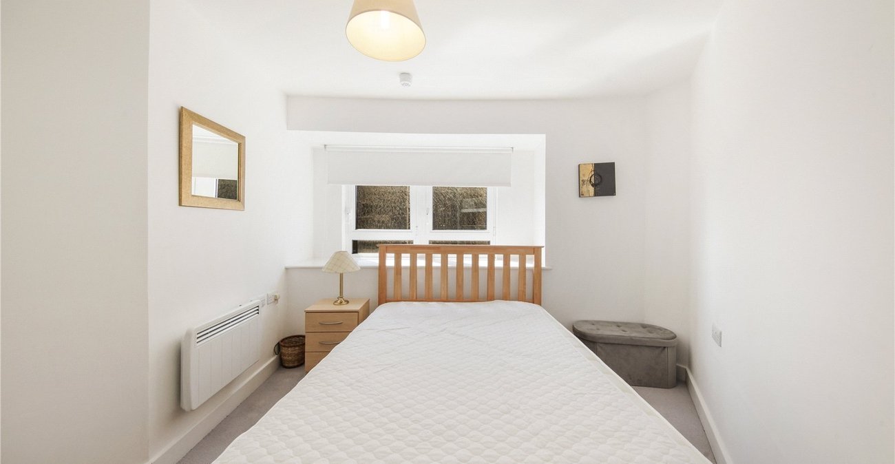 2 bedroom property for sale in London | Robinson Jackson