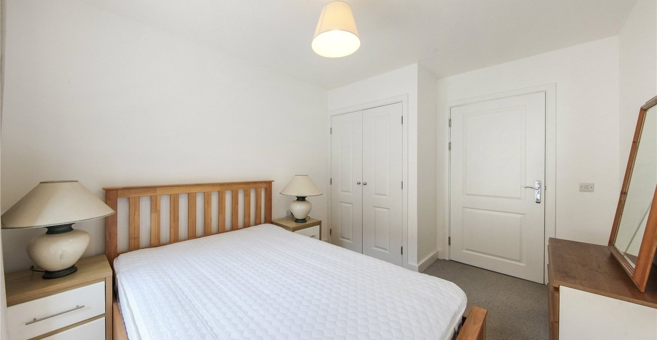 2 bedroom property for sale in London | Robinson Jackson