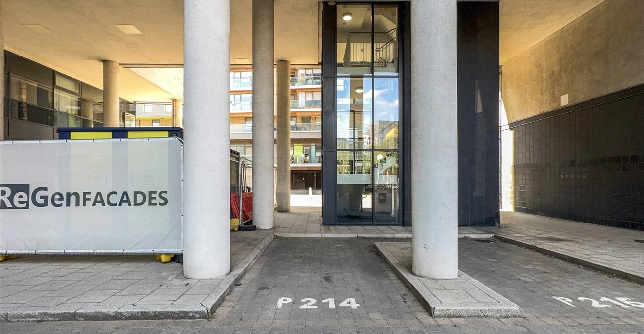2 bedroom property for sale in London | Robinson Jackson