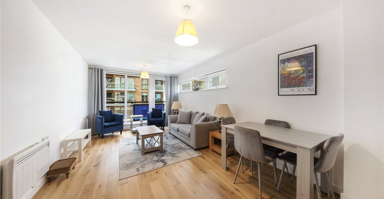 2 bedroom property for sale in London | Robinson Jackson