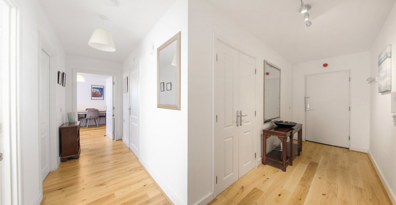 2 bedroom property for sale in London | Robinson Jackson