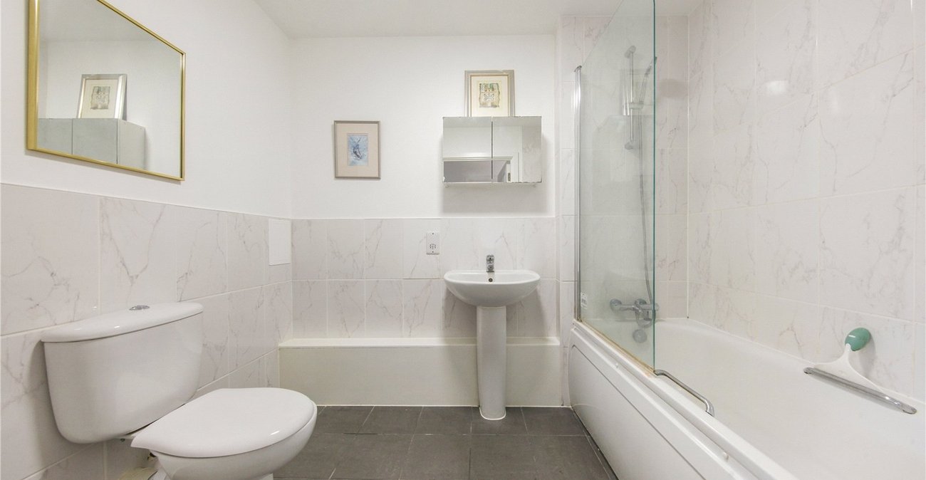 2 bedroom property for sale in London | Robinson Jackson