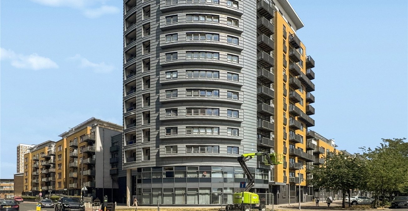 2 bedroom property for sale in London | Robinson Jackson