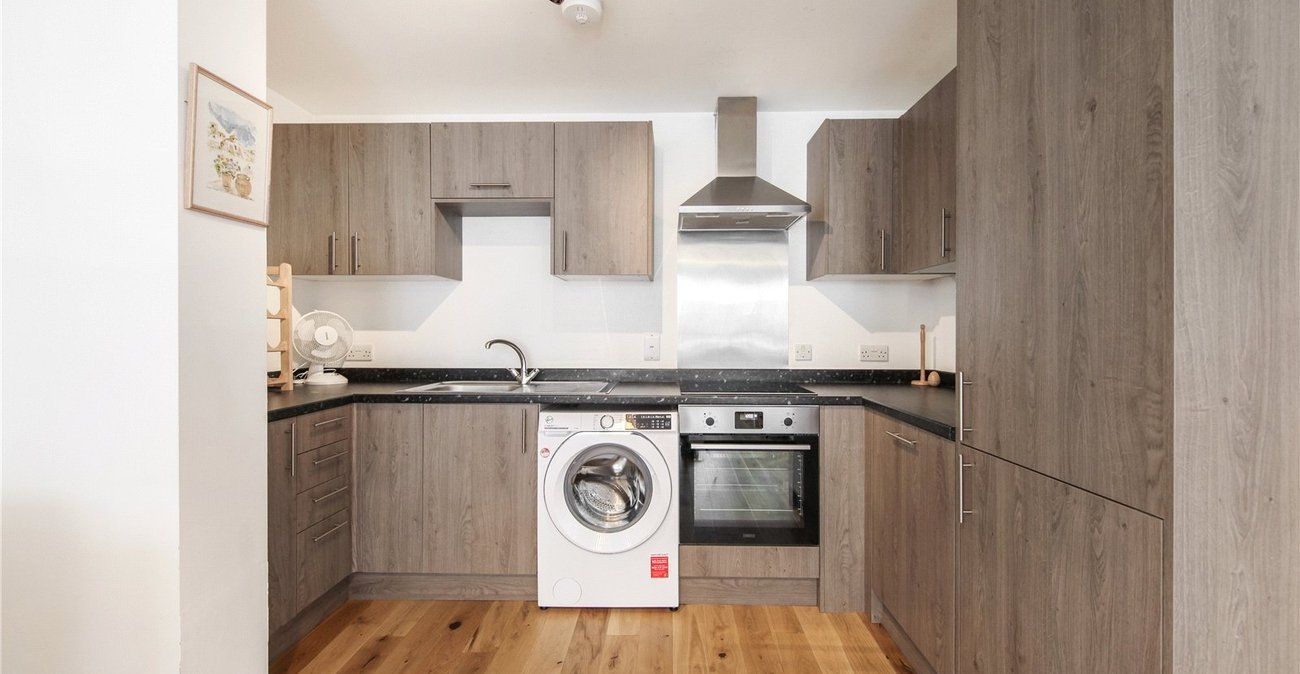 2 bedroom property for sale in London | Robinson Jackson