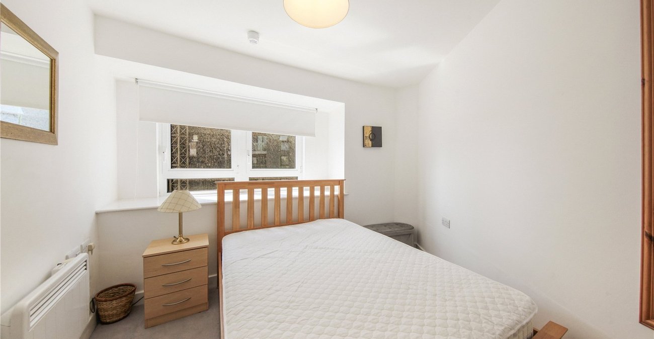 2 bedroom property for sale in London | Robinson Jackson