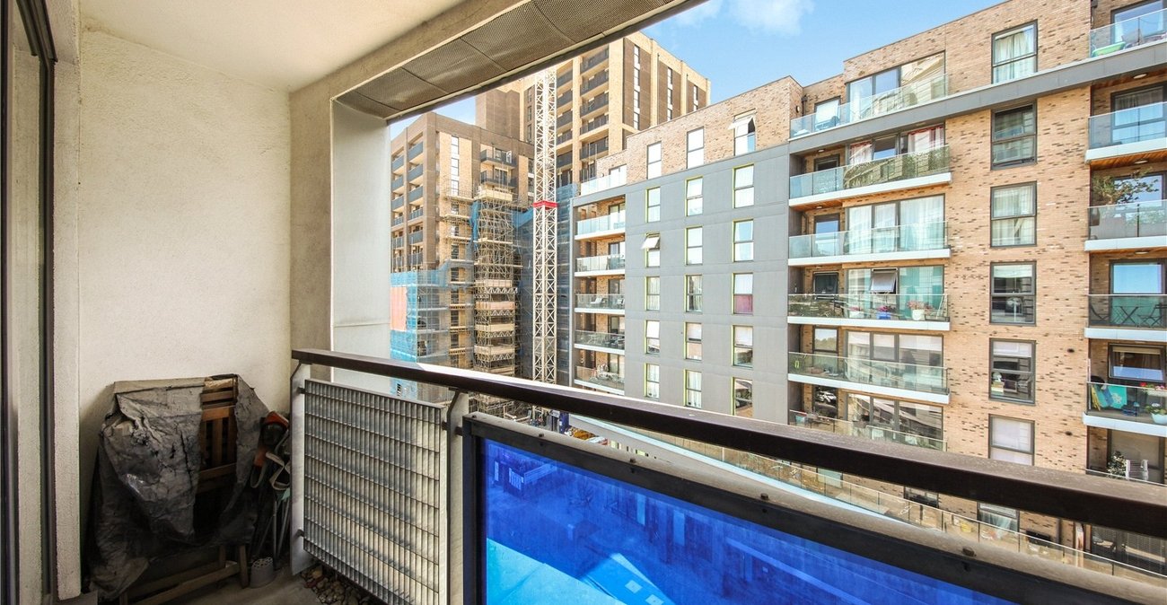 2 bedroom property for sale in London | Robinson Jackson