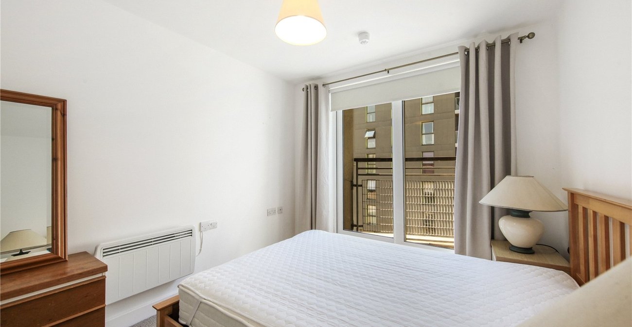 2 bedroom property for sale in London | Robinson Jackson