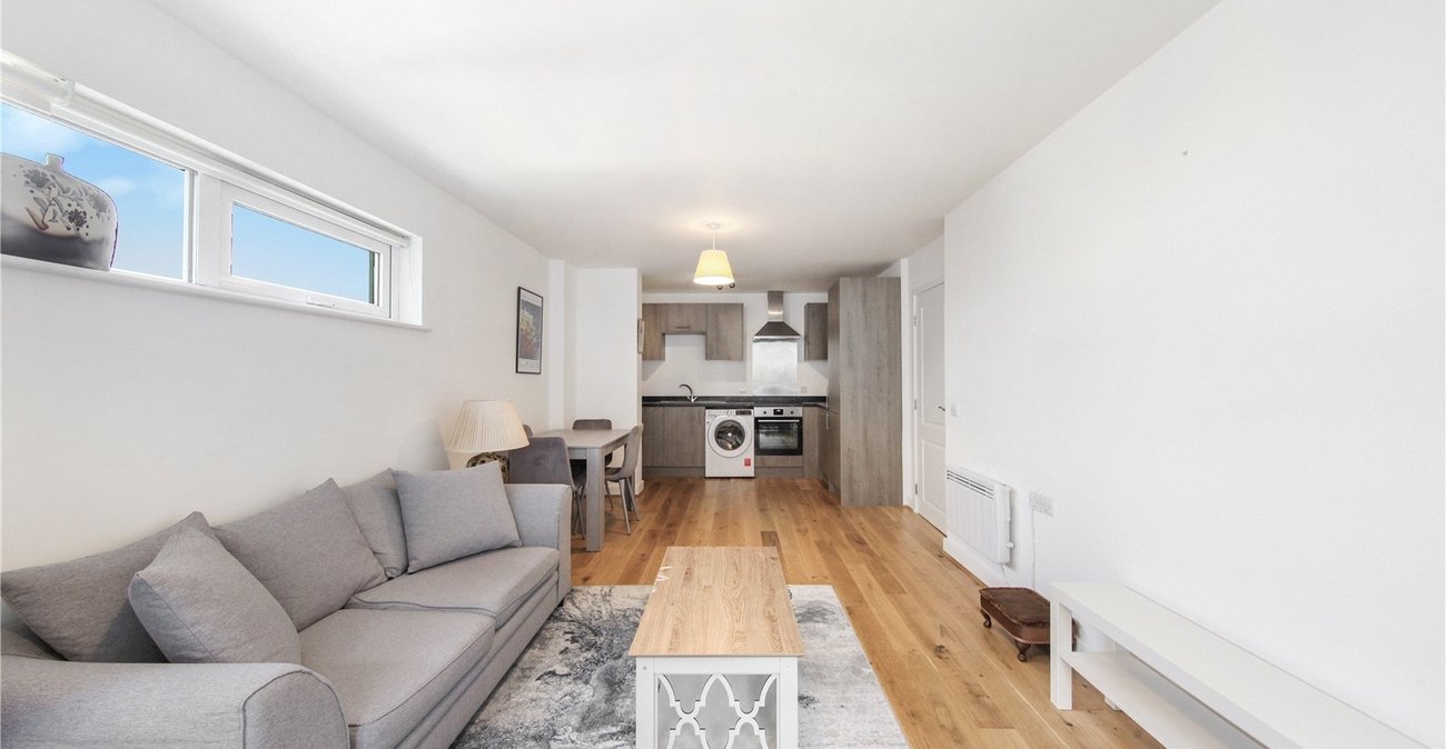 2 bedroom property for sale in London | Robinson Jackson