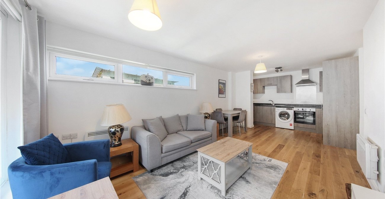 2 bedroom property for sale in London | Robinson Jackson