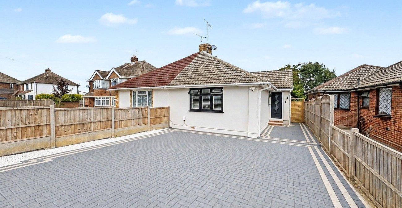 2 bedroom bungalow for sale in Rainham | Robinson Michael & Jackson