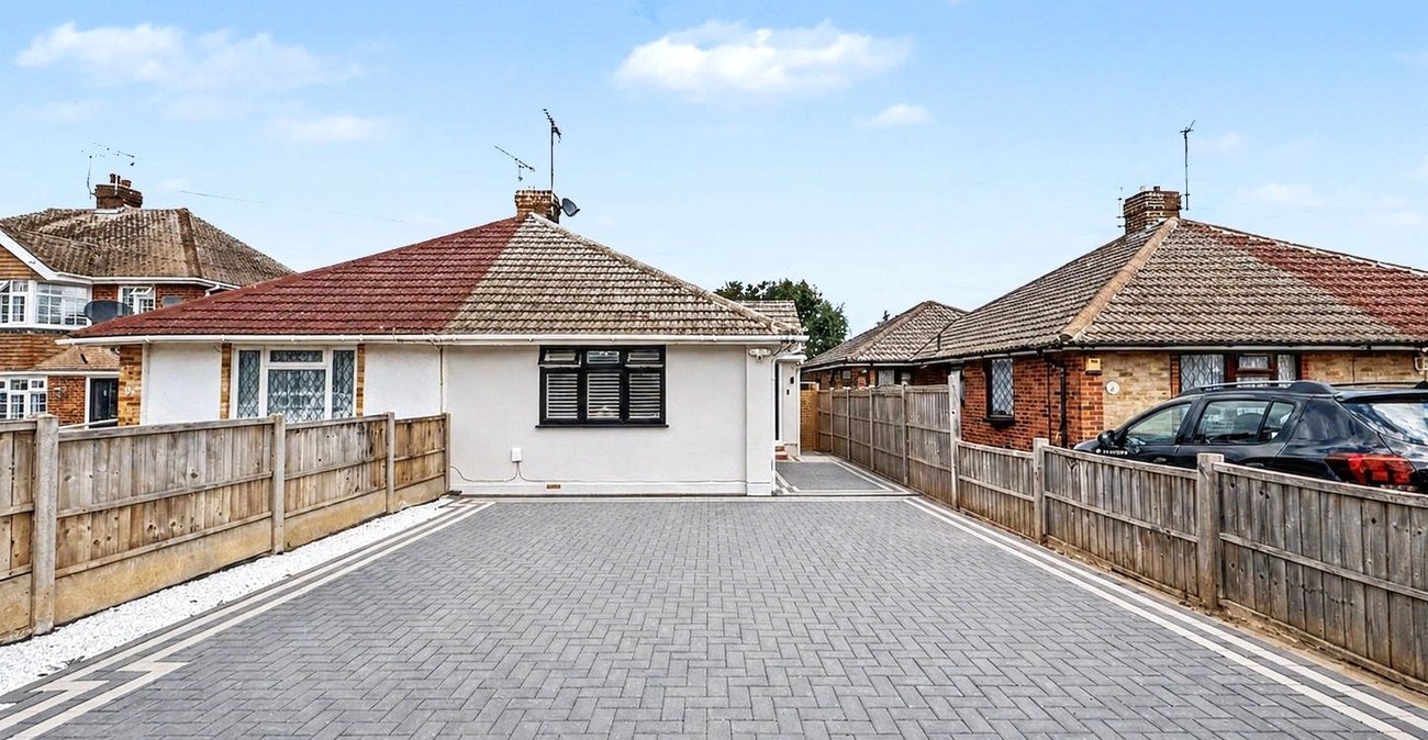 2 bedroom bungalow for sale in Rainham | Robinson Michael & Jackson