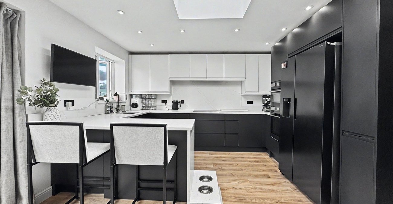 2 bedroom bungalow for sale in Rainham | Robinson Michael & Jackson