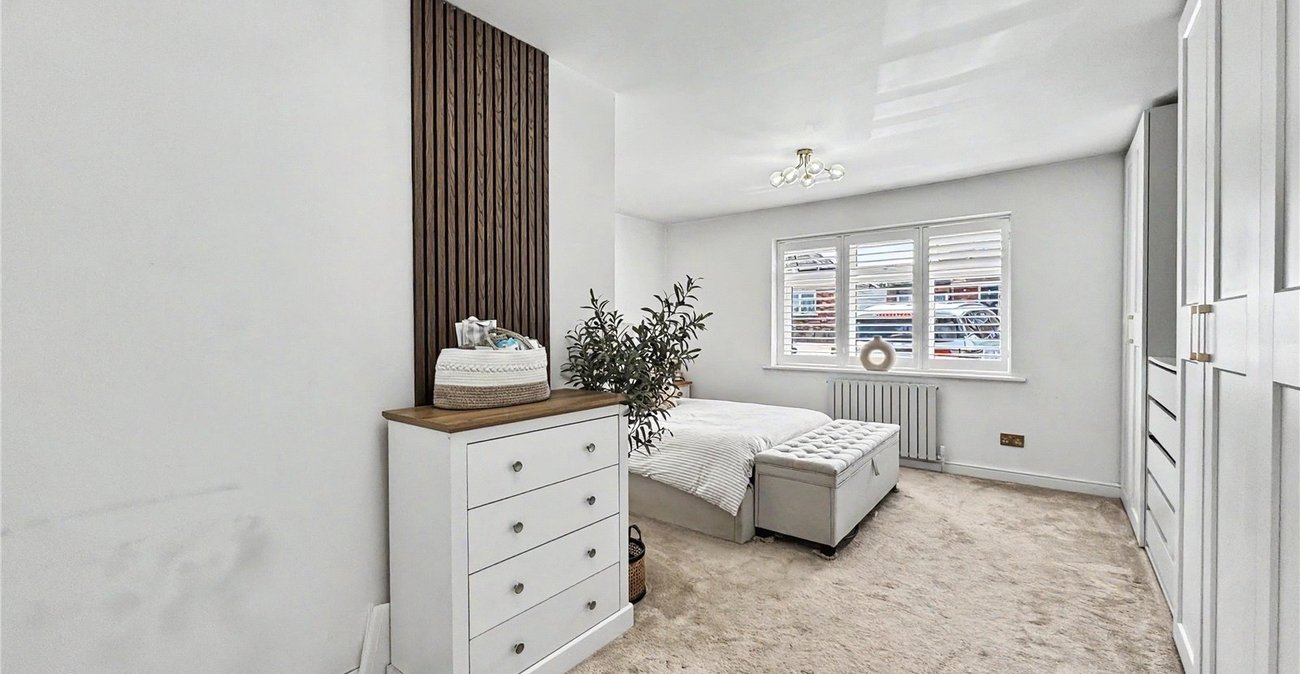 2 bedroom bungalow for sale in Rainham | Robinson Michael & Jackson