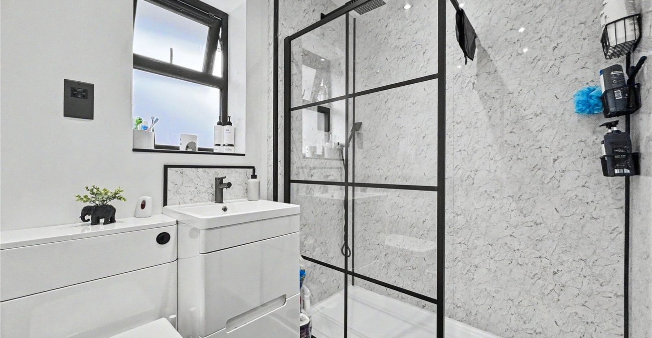 2 bedroom bungalow for sale in Rainham | Robinson Michael & Jackson