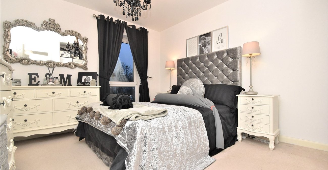 2 bedroom property for sale in Dartford | Robinson Jackson