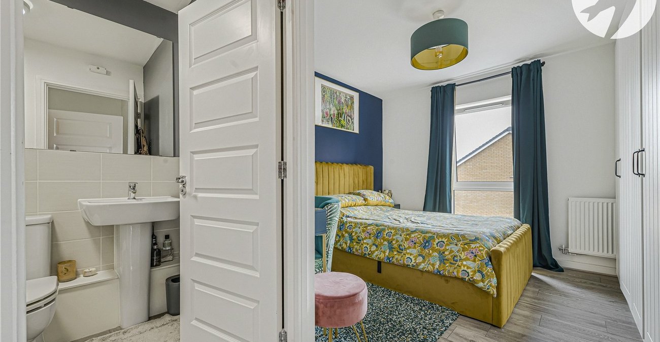 2 bedroom property for sale in Dartford | Robinson Jackson