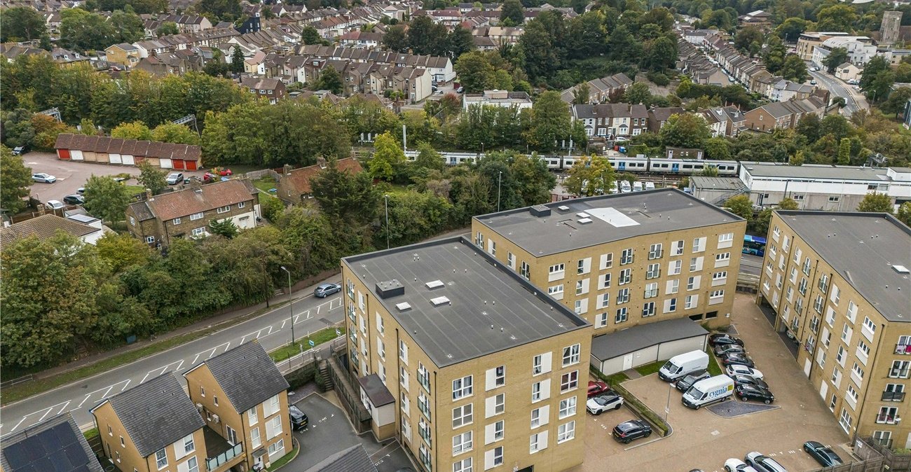 2 bedroom property for sale in Dartford | Robinson Jackson