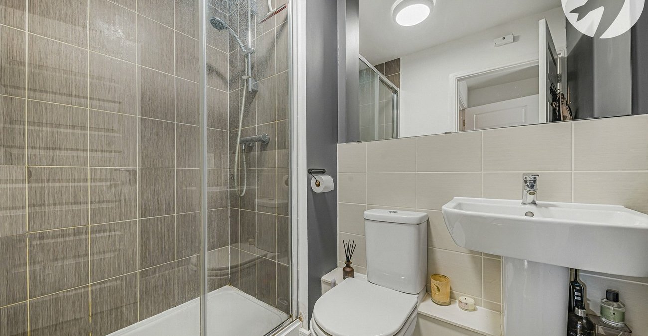 2 bedroom property for sale in Dartford | Robinson Jackson