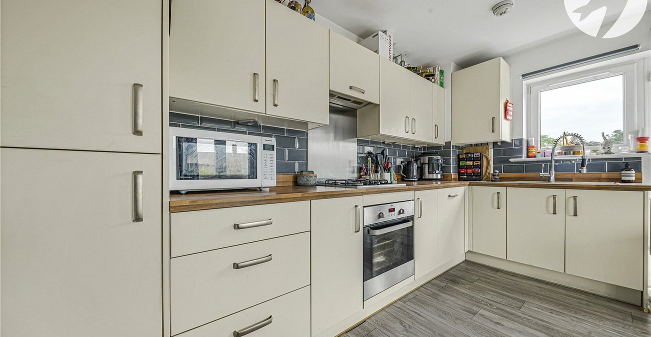 2 bedroom property for sale in Dartford | Robinson Jackson