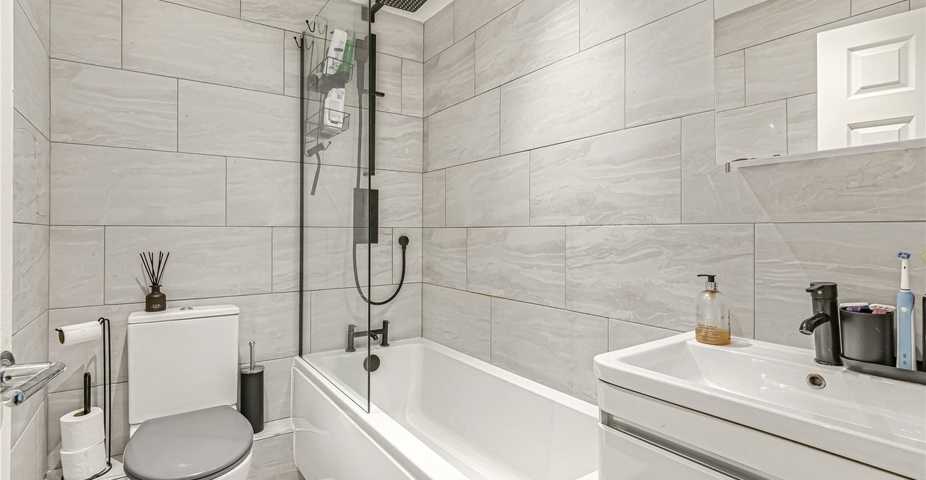 2 bedroom house for sale in Welling | Robinson Jackson