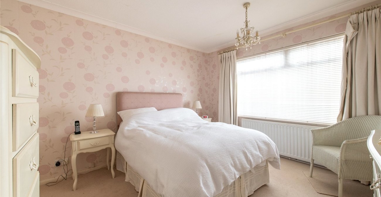 3 bedroom bungalow for sale in Northfleet | Robinson Michael & Jackson