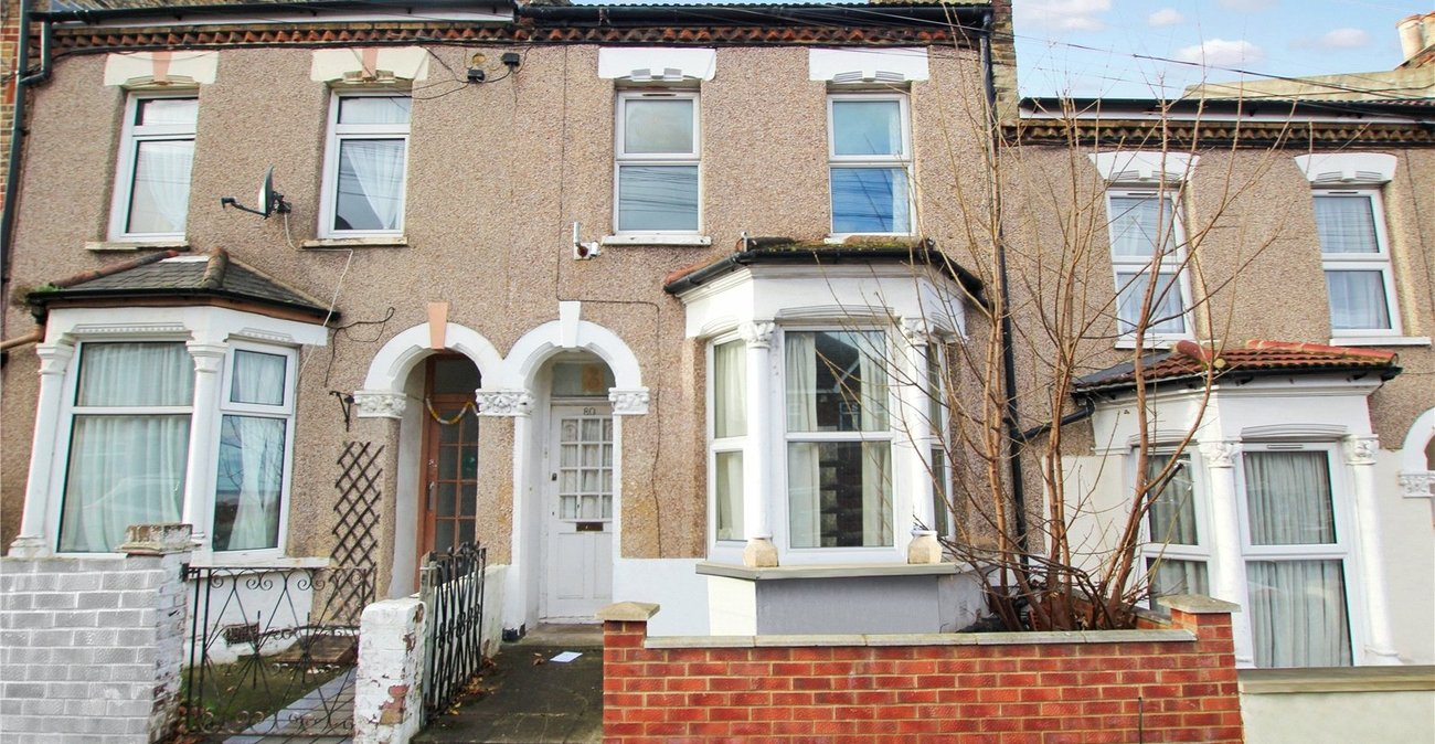 3 bedroom house for sale in London | Robinson Jackson