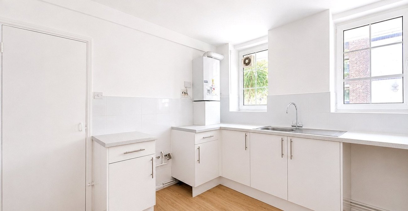 2 bedroom property for sale in London | Robinson Jackson