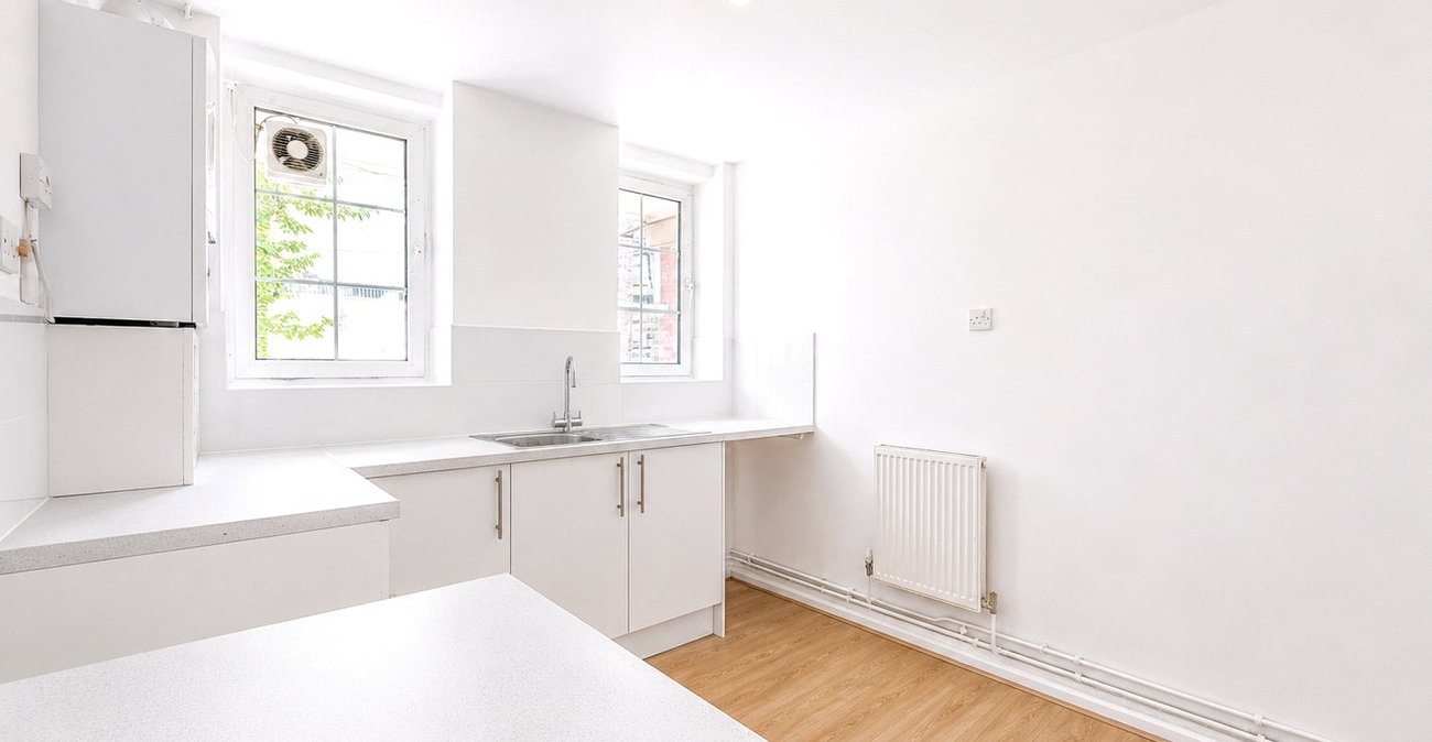 2 bedroom property for sale in London | Robinson Jackson
