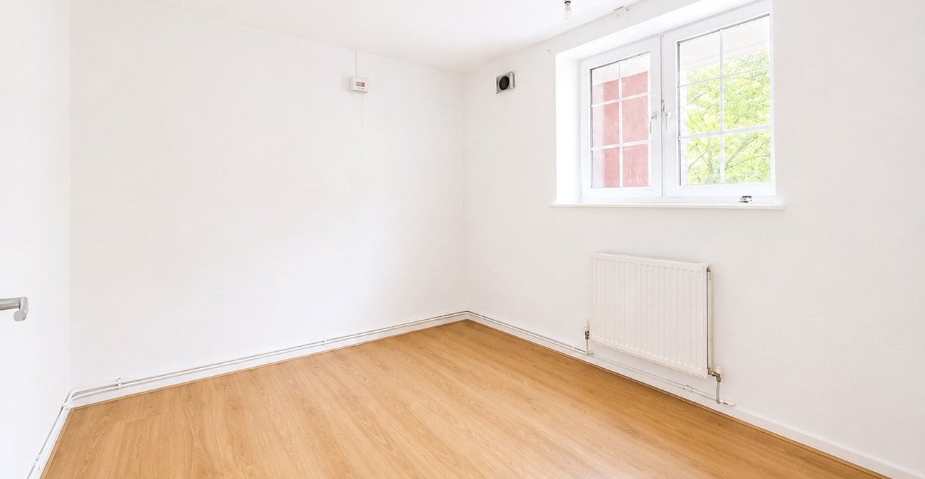 2 bedroom property for sale in London | Robinson Jackson