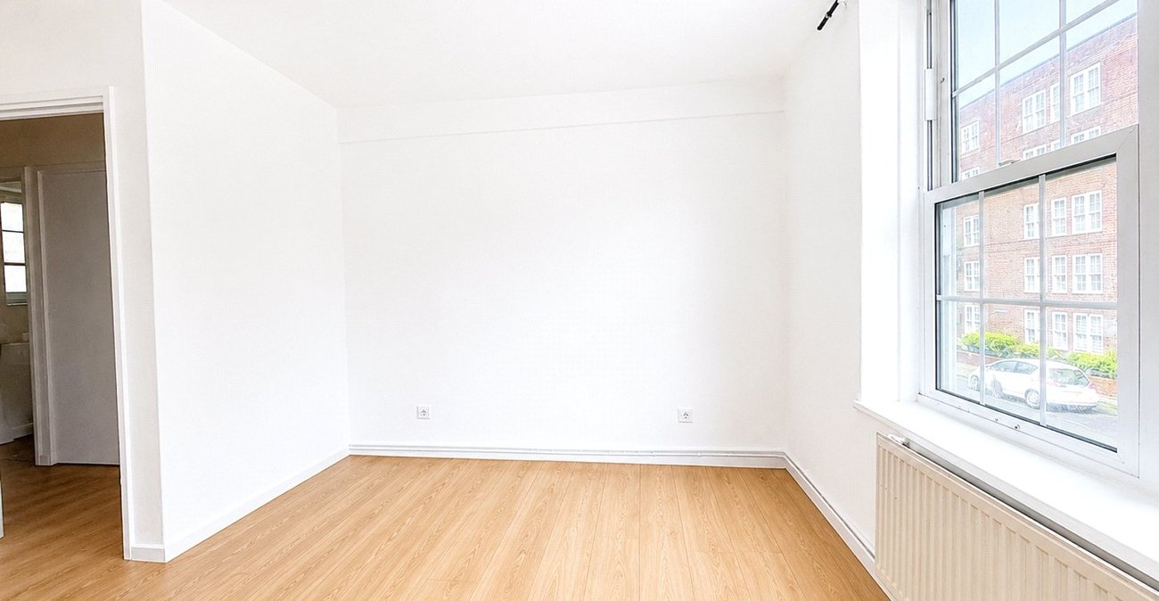 2 bedroom property for sale in London | Robinson Jackson