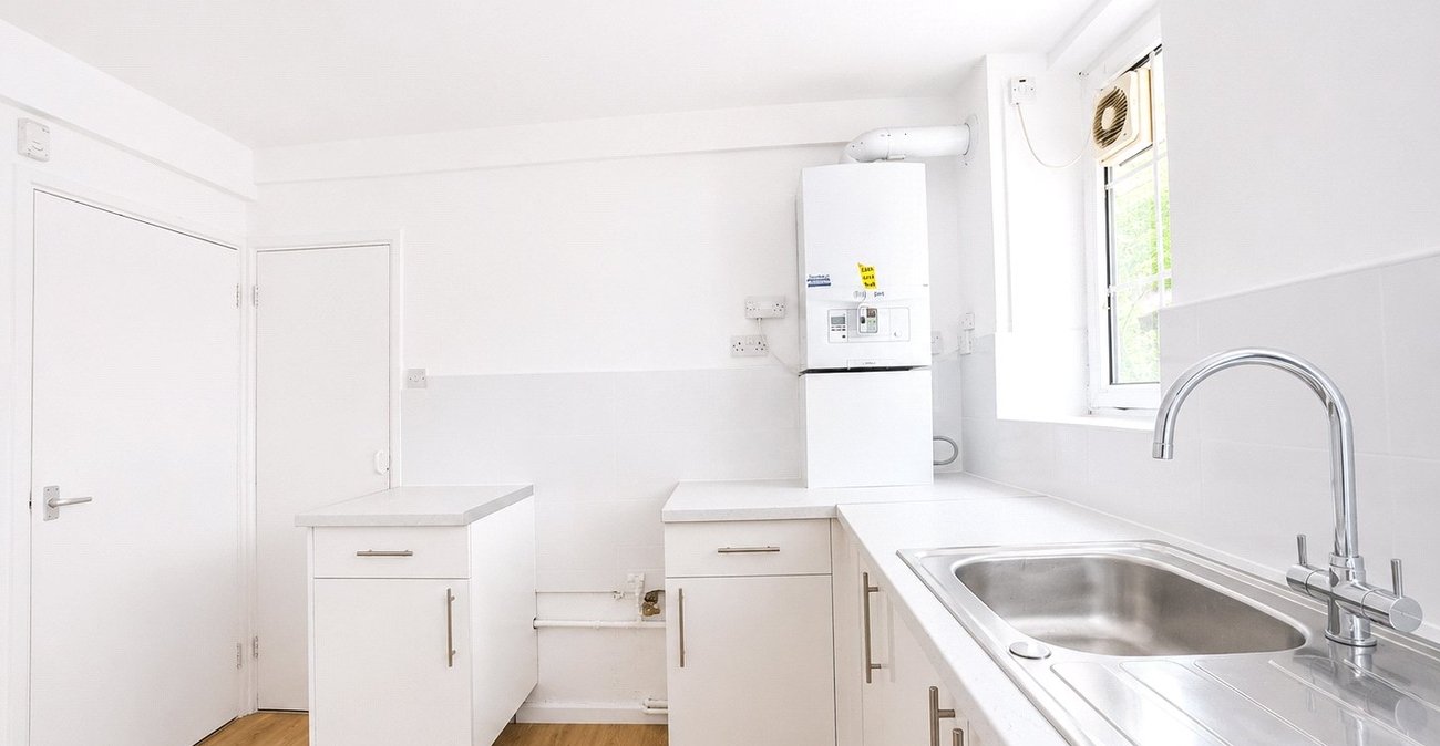 2 bedroom property for sale in London | Robinson Jackson