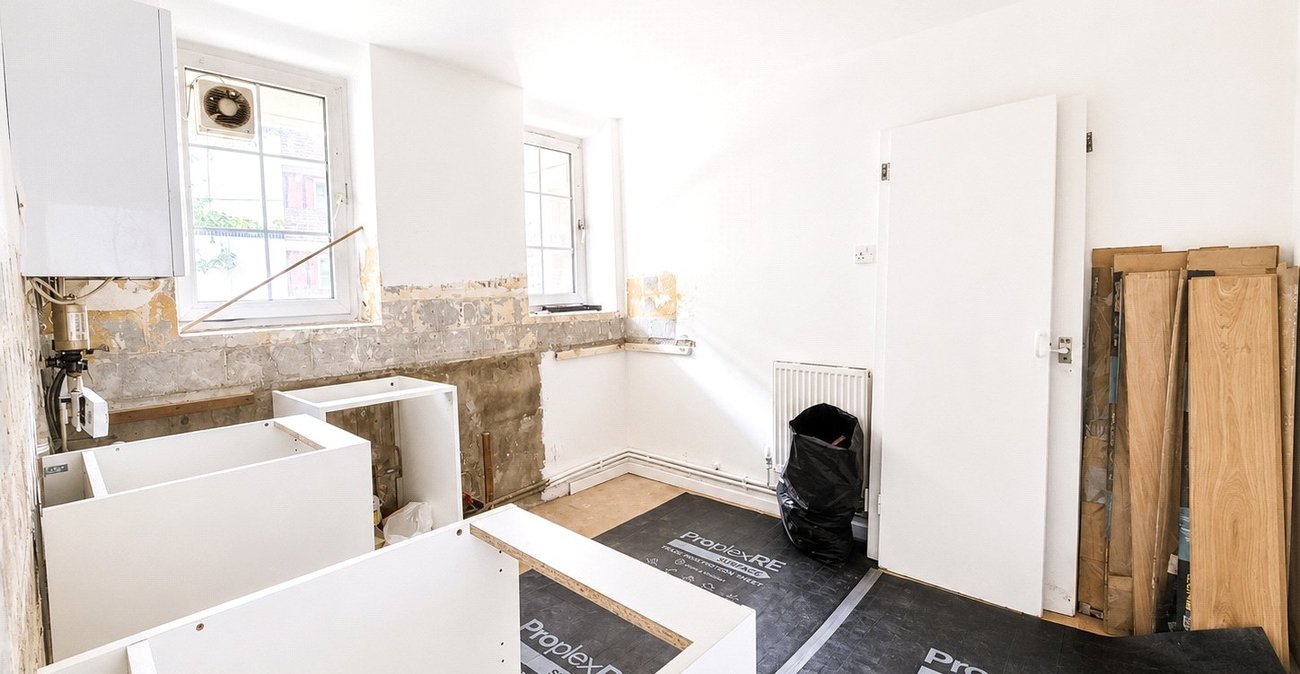 2 bedroom property for sale in London | Robinson Jackson