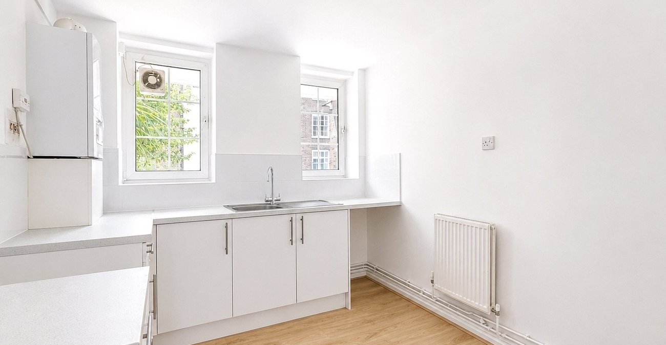 2 bedroom property for sale in London | Robinson Jackson