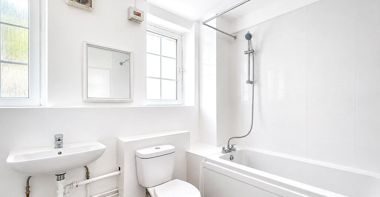 2 bedroom property for sale in London | Robinson Jackson