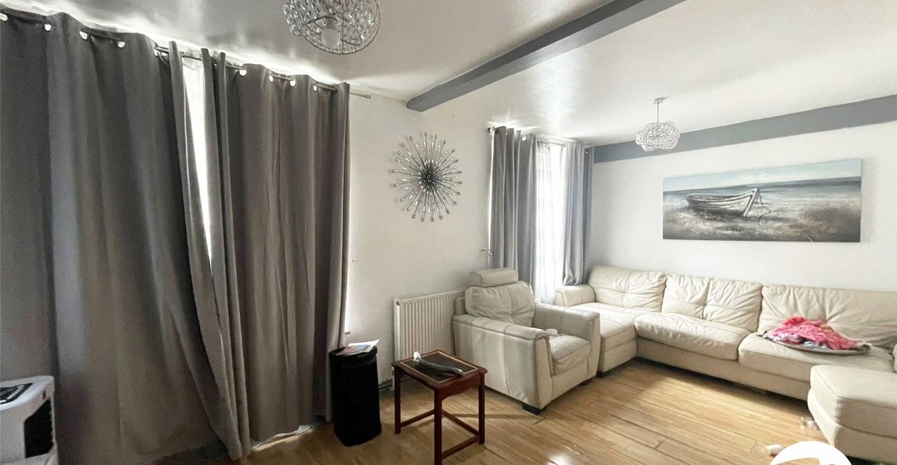 2 bedroom property for sale in London | Robinson Jackson