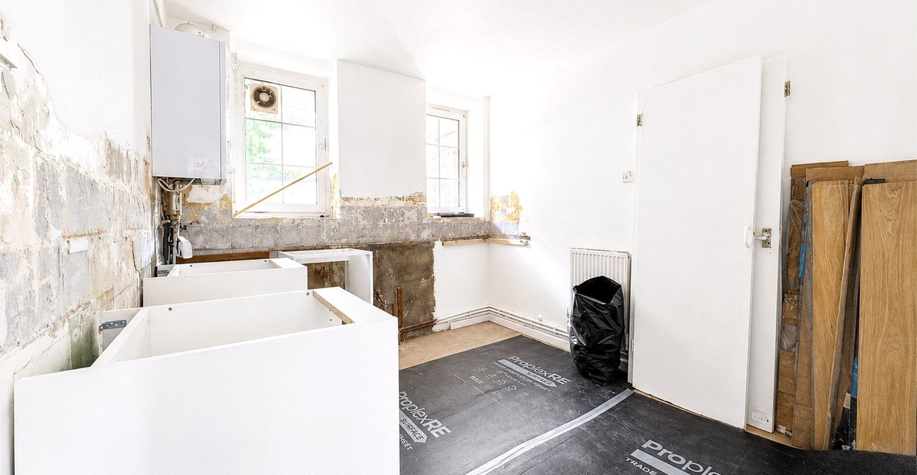 2 bedroom property for sale in London | Robinson Jackson