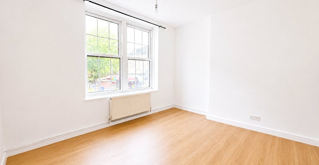 2 bedroom property for sale in London | Robinson Jackson
