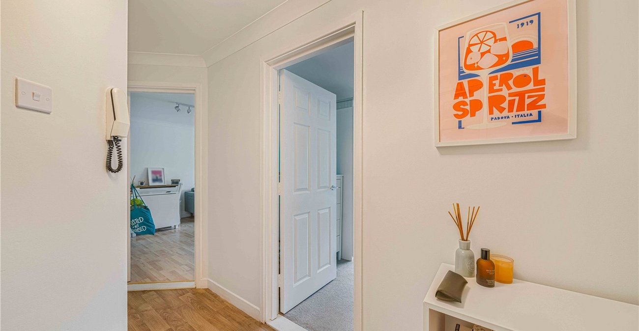 1 bedroom property for sale in Greenhithe | Robinson Jackson