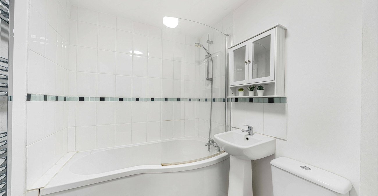 1 bedroom property for sale in Greenhithe | Robinson Jackson