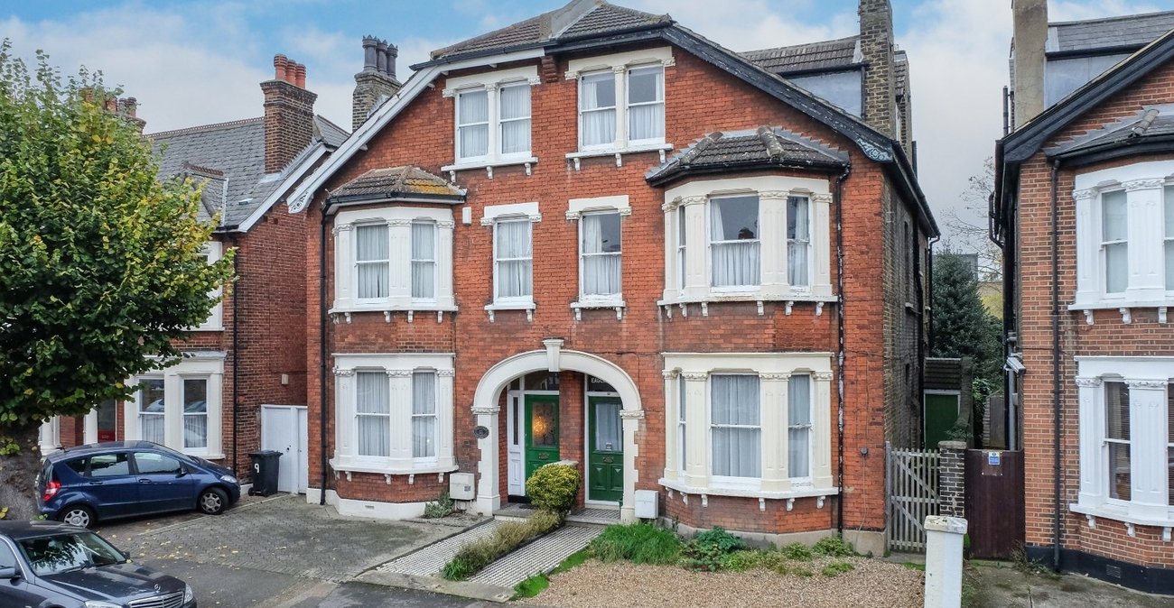 6 bedroom house for sale in Gravesend | Robinson Michael & Jackson