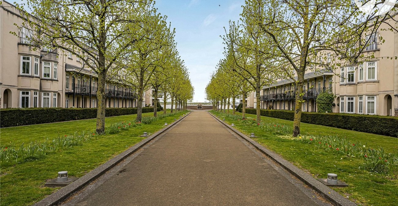 4 bedroom property for sale in Greenhithe | Robinson Jackson