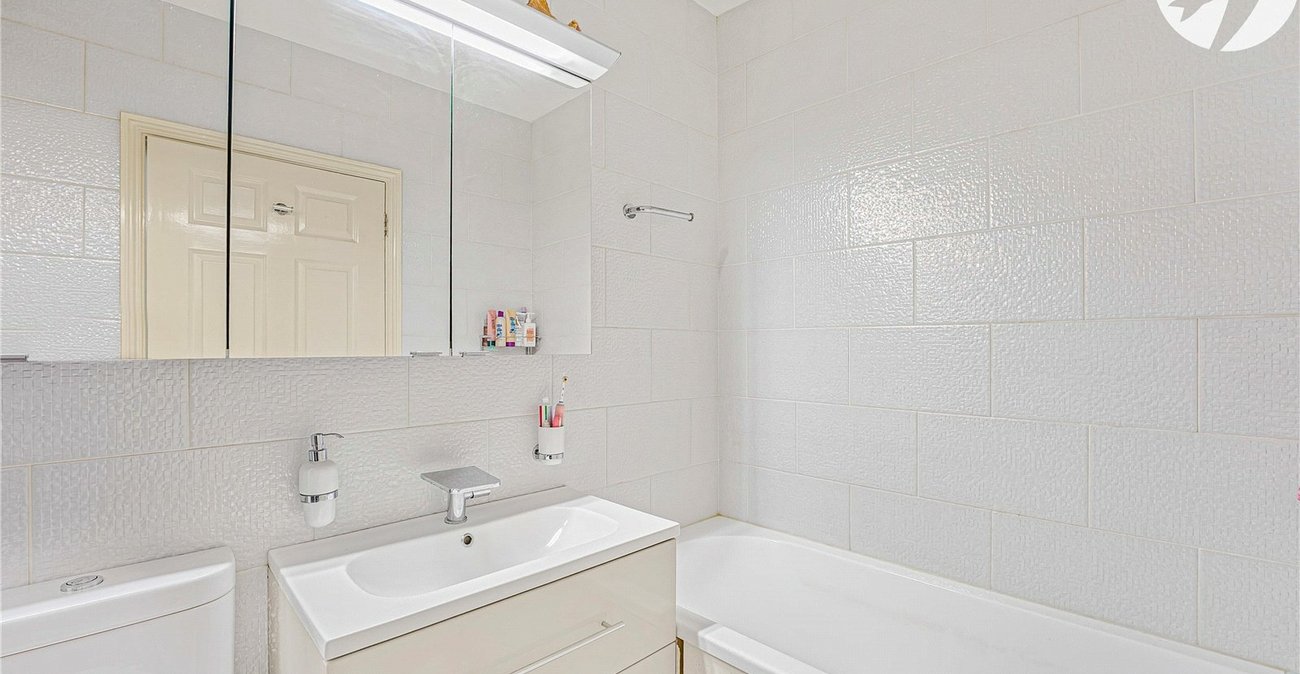 4 bedroom property for sale in Greenhithe | Robinson Jackson