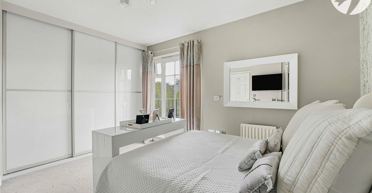 4 bedroom property for sale in Greenhithe | Robinson Jackson