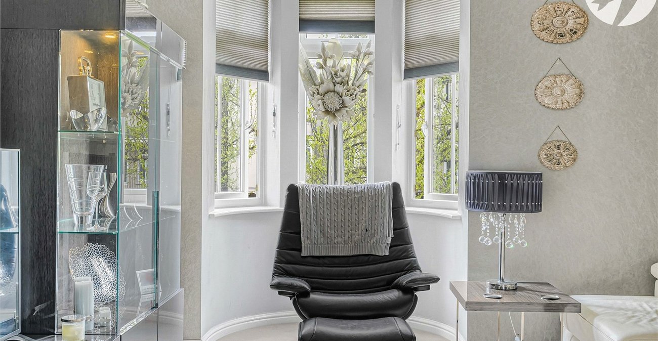 4 bedroom property for sale in Greenhithe | Robinson Jackson