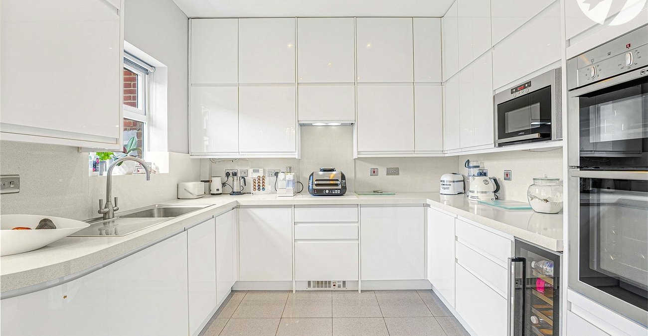 4 bedroom property for sale in Greenhithe | Robinson Jackson