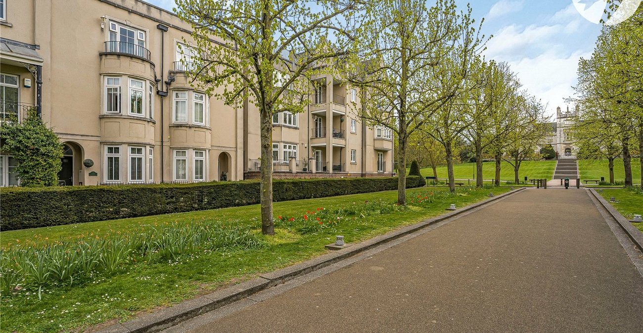 4 bedroom property for sale in Greenhithe | Robinson Jackson